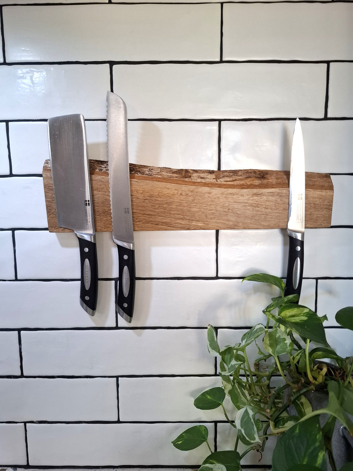 Handmade Wooden Magnetic Knife Holder: Wall-Mounted Kitchen Storage