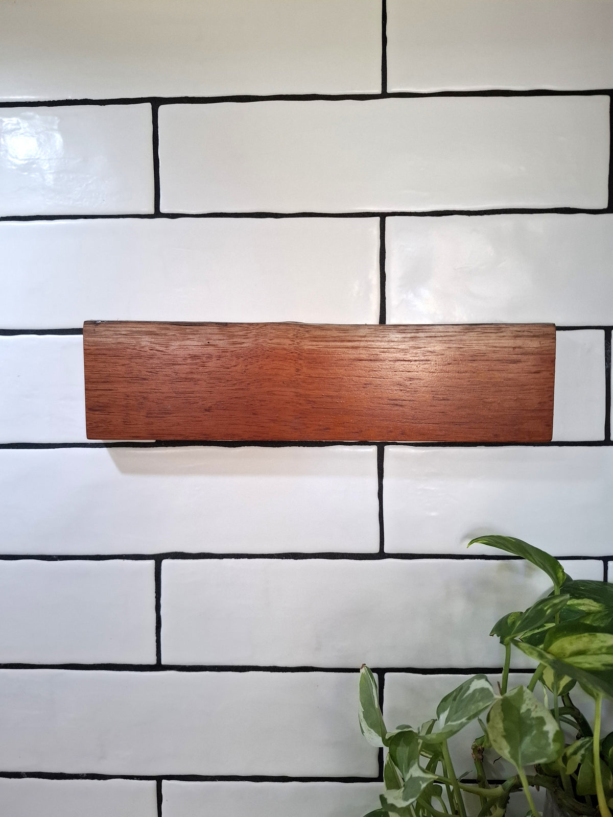 Handmade Wooden Magnetic Knife Holder: Wall-Mounted Kitchen Storage