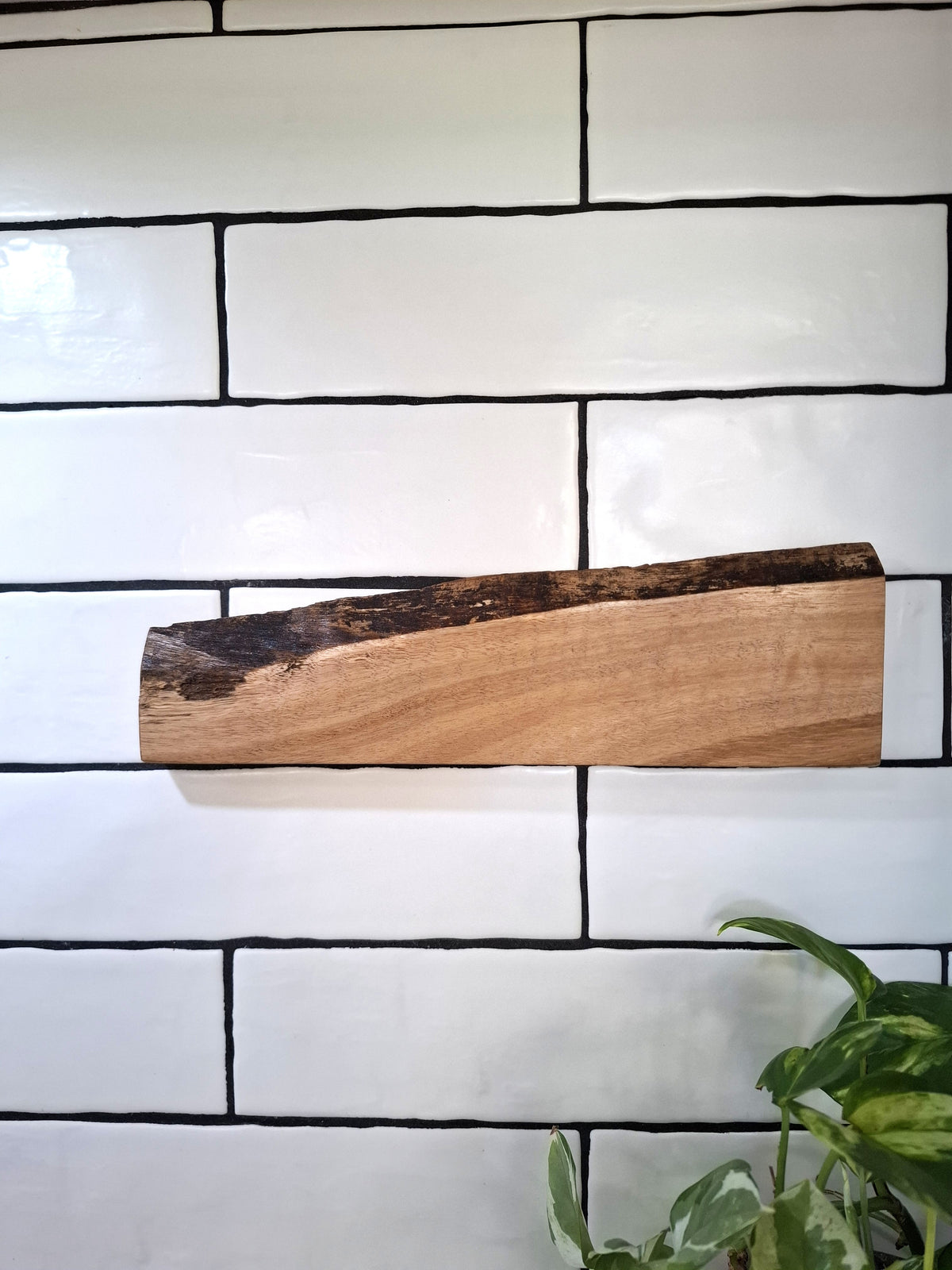 Handmade Wooden Magnetic Knife Holder: Wall-Mounted Kitchen Storage