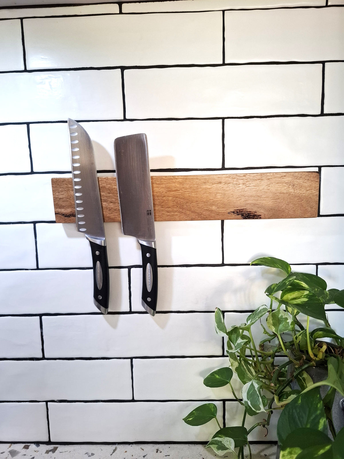 Handmade Wooden Magnetic Knife Holder: Wall-Mounted Kitchen Storage